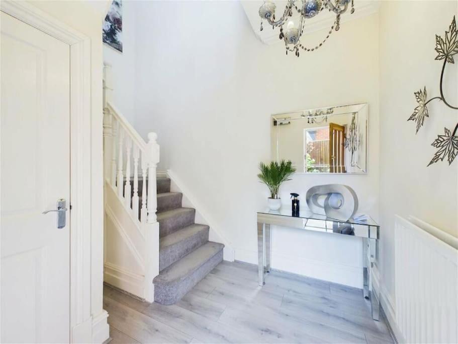 Upmarket Apartment In Ormskirk Esterno foto